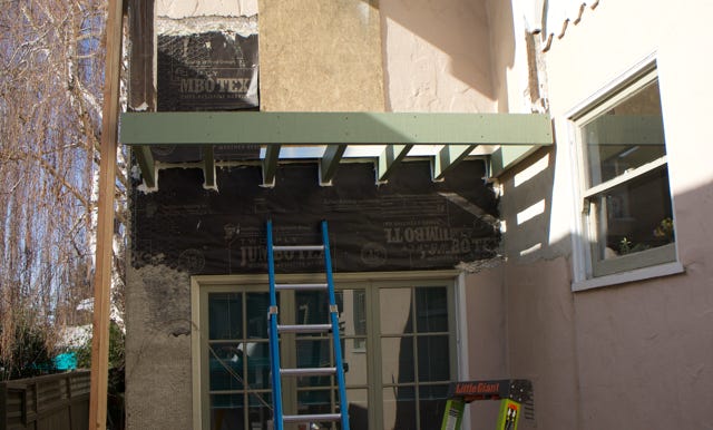 new cantilevered floor framing at balcony